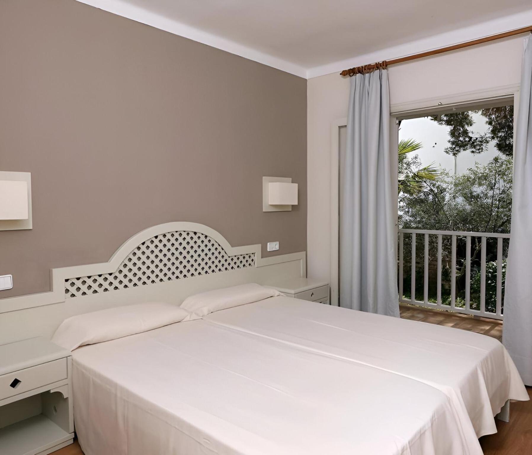 Hotel Club Es Talaial Cala D´Or Exteriör bild